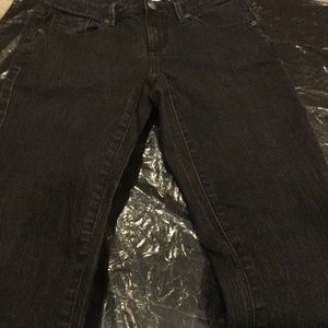 Like New Black Skinny Leg Junior Jeans - Size 7